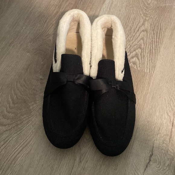 Vionic Black and Cream Women's Slippers - Picture 8 of 8